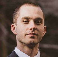 Portret van Thomas Whitfield, analist in cryptohandel en marktexpert